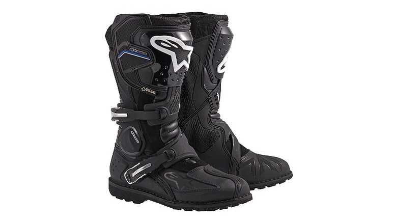 Black boots with buckle locks and star logo