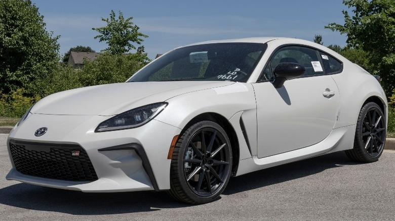 White Toyota GR86