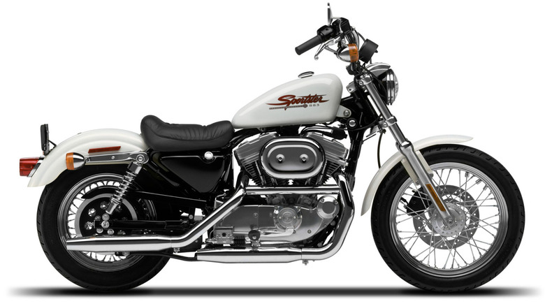 Harley-Davidson LX883 Hugger in white