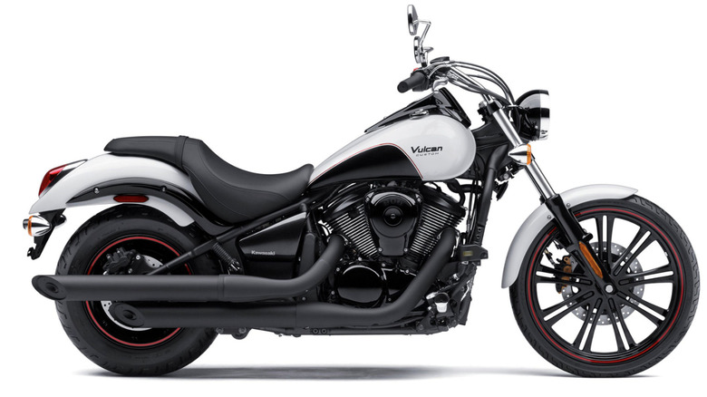 2016 Kawasaki Vulcan 900 Custom in white