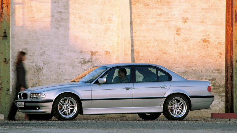 BMW 740d third generation side view