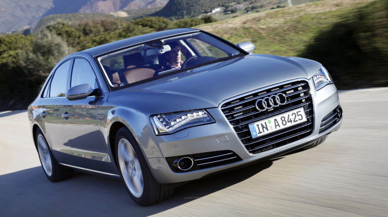 2018 Audi A8 front 3/4 view dynamic image