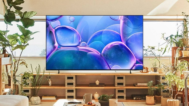 Samsung U7900F Crystal UHD TV in room