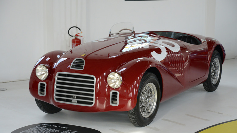 red ferrari 125 s on display