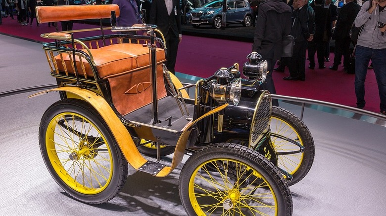 Renault Voiturette Type 1 on display at auto show