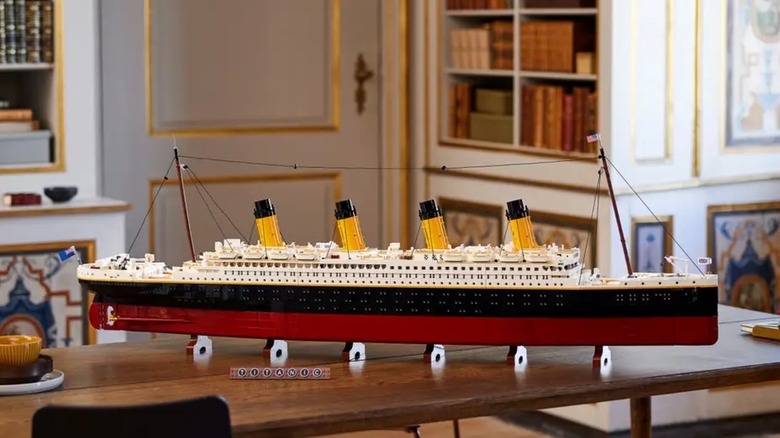 lego icons titanic staff table