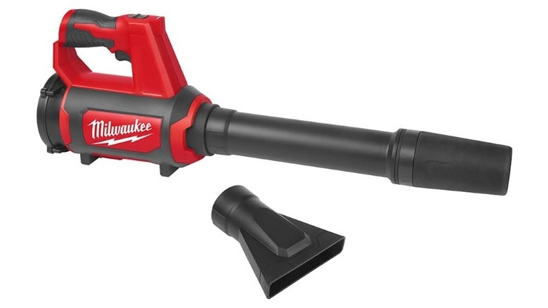 Spot blower with extended hose and sweeping nozzle on side