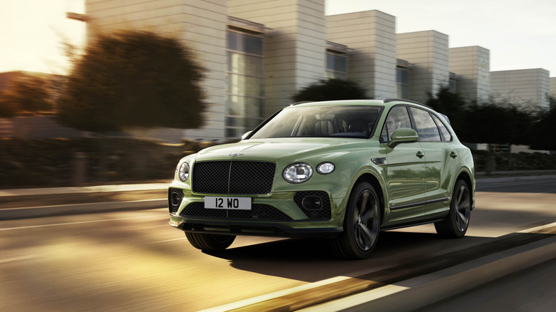 2016-2020 Bentley Bentayga Diesel front 3/4 view