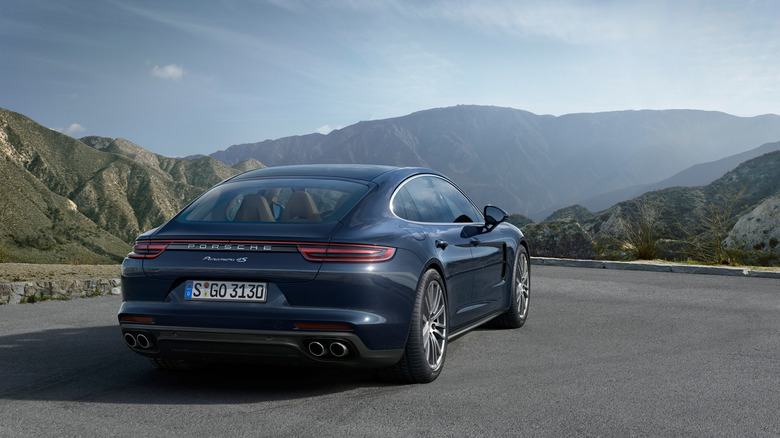 2018 Porsche Panamera 4S Diesel rear 3/4 view