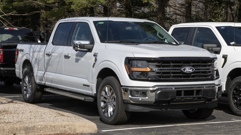 2025 Ford F-150 Super Crew at a dealership