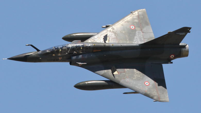 Dassault Mirage 2000 in left bank turn