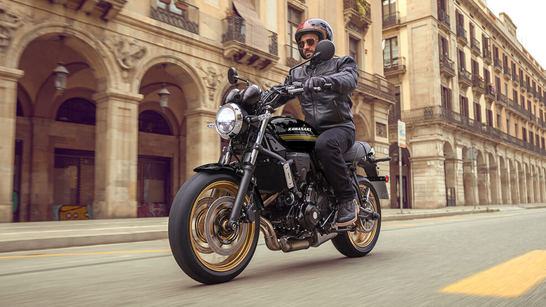 Kawasaki Z650RS being ridden by old buildings