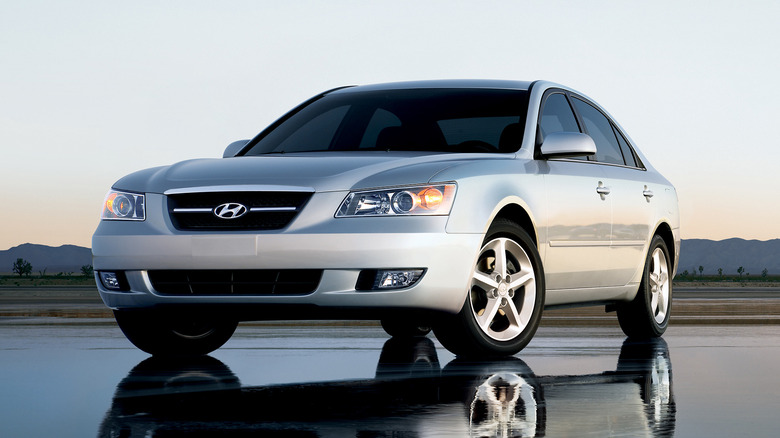 A silver 2007 Hyundai Sonata parked
