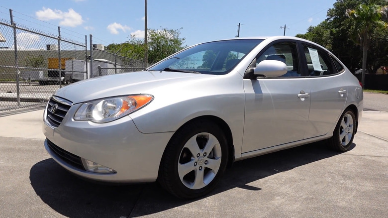 A silver 2008 Hynudai Elantra parked