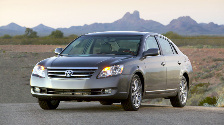 A gray 2008 Toyota Avalon