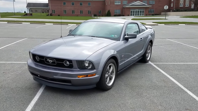 A gray 2006 Ford Mustang parked