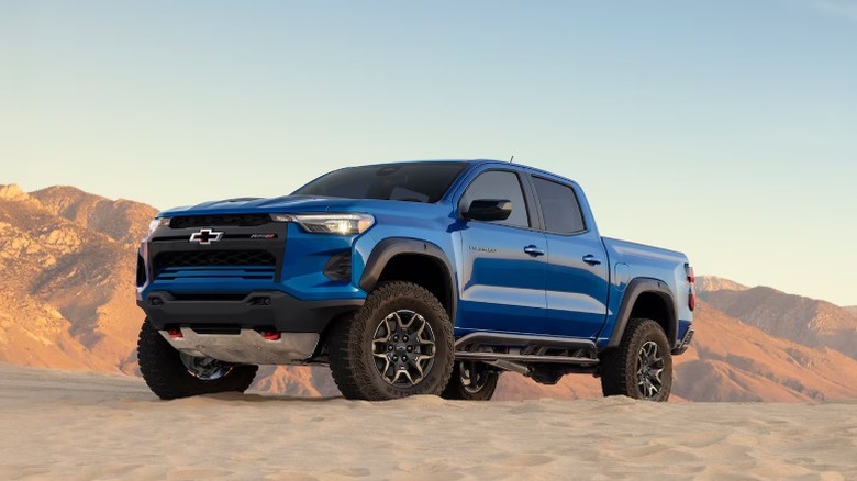 A blue 2025 Chevrolet Coloado