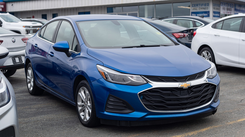 A blue 2019 Chevrolet Cruze parked at a dealership