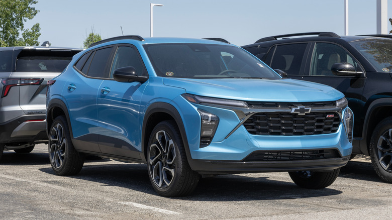 A blue 2025 Chevrolet Trax parked at a dealership