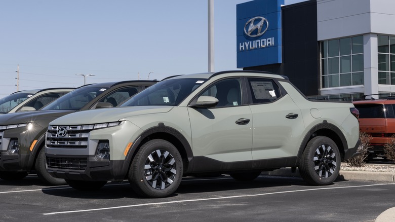 Hyundai Santa Cruz SEL at a dealership