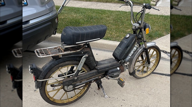 Garelli moped behind car