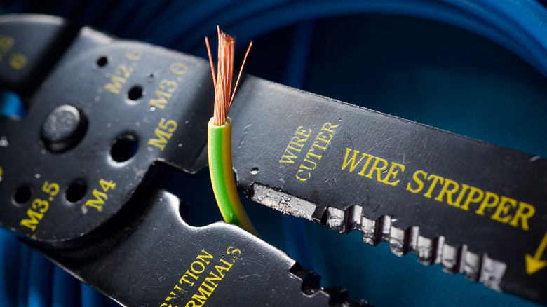 wire stripper and easily recognizable green and yellow ground wire