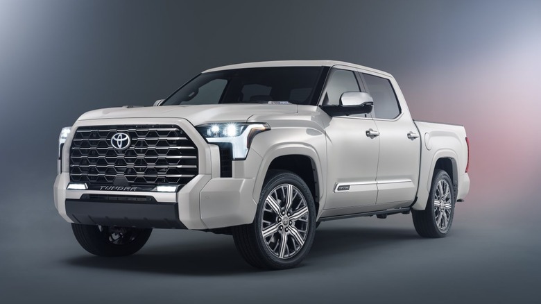 Toyota Tundra front 3/4