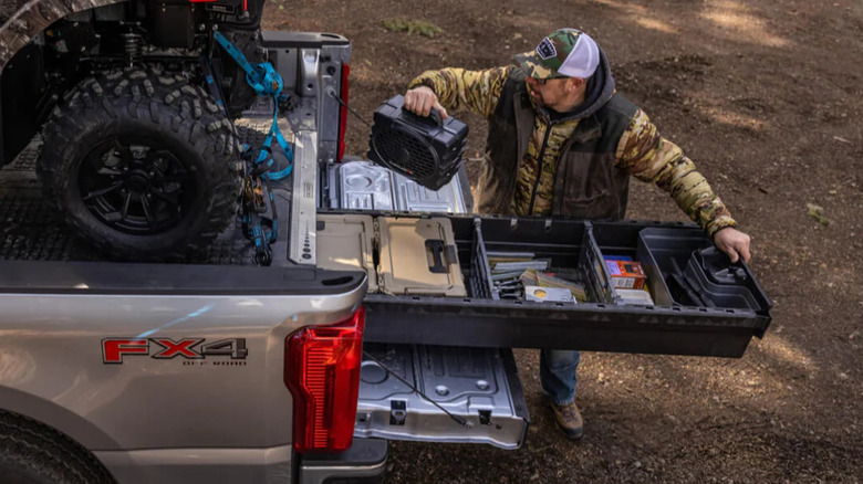 Decked cargo system in a truck
