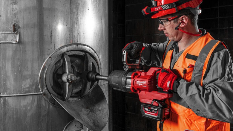 fastening substantial bolt with Milwaukee impact wrench
