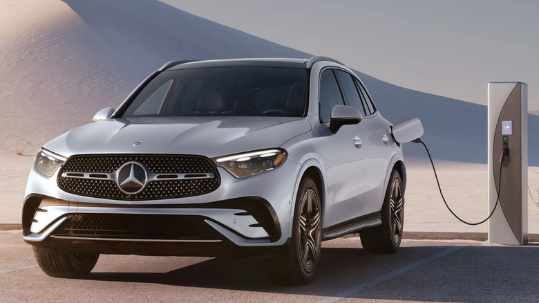 Plug-in hybrid Mercedes charging