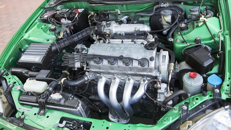 Engine bay of a green VTEC Honda Del Sol