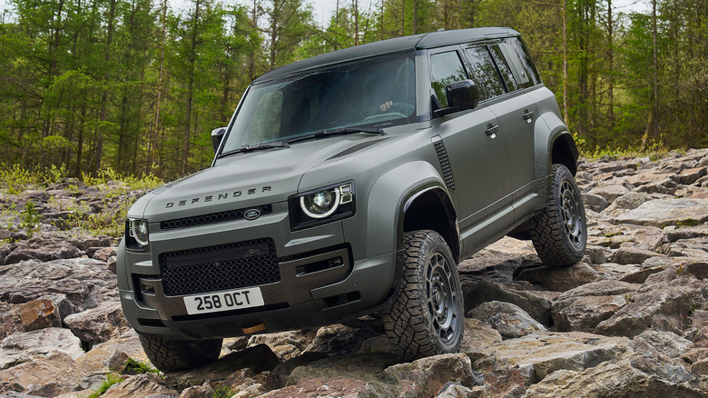 Land Rover Defender Octa off-road