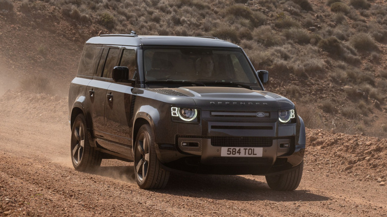 2025 Land Rover Defender 130 V8 off-road
