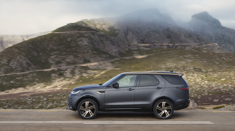 2026 Land Rover Discovery Tempest side profile