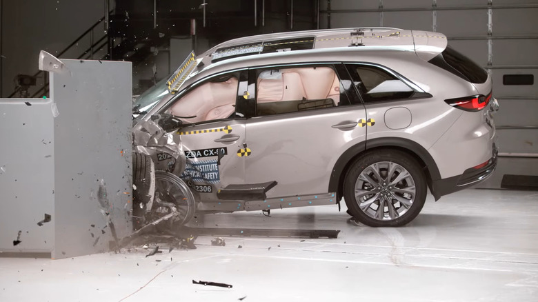 2024 Mazda CX-90 crash test