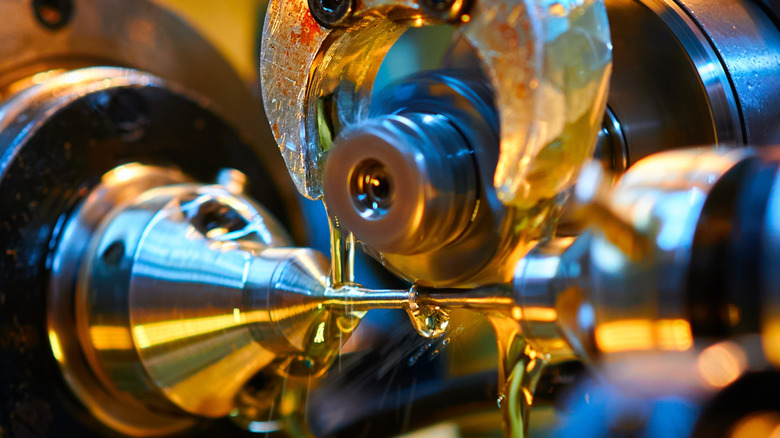 Mechanical parts being lubricated