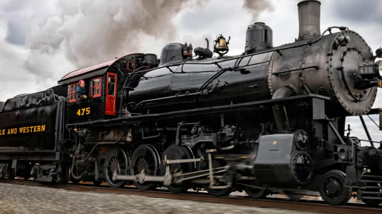 The Strasburg Rail Road's No. 475 running on its track