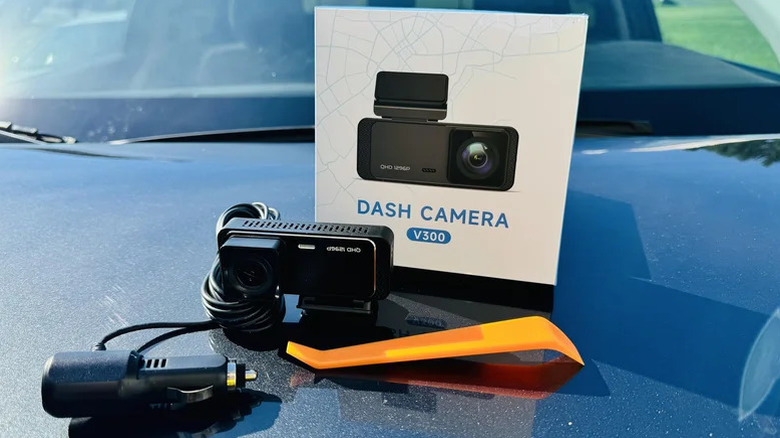 Veement V300 Dash Cam on a car's hood