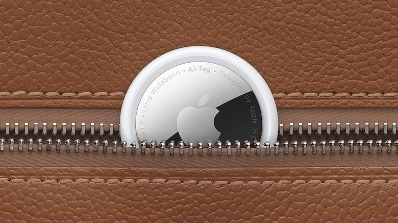 AirTag hidden in Zipper