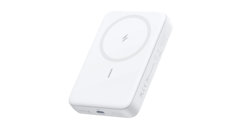 anker Powerbank white background