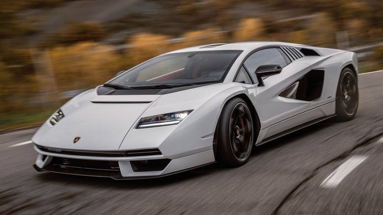 Lamborghini Countach LPI 800-4 cornering at speed