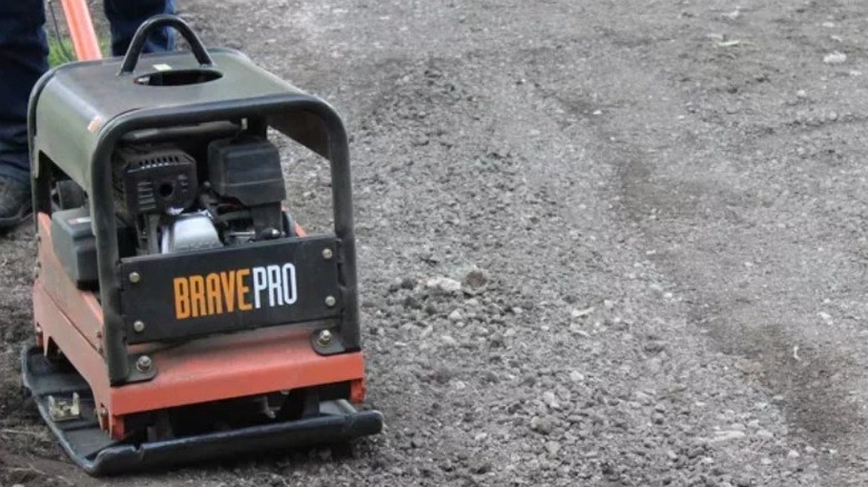 Brave plate compactor seen from the front