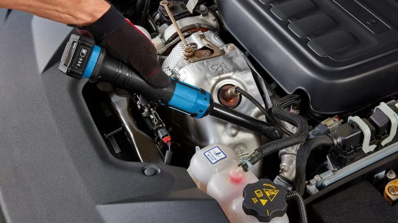 using Hercules ratchet for automotive repair