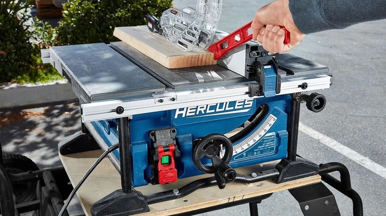 cutting board on Hercules table saw