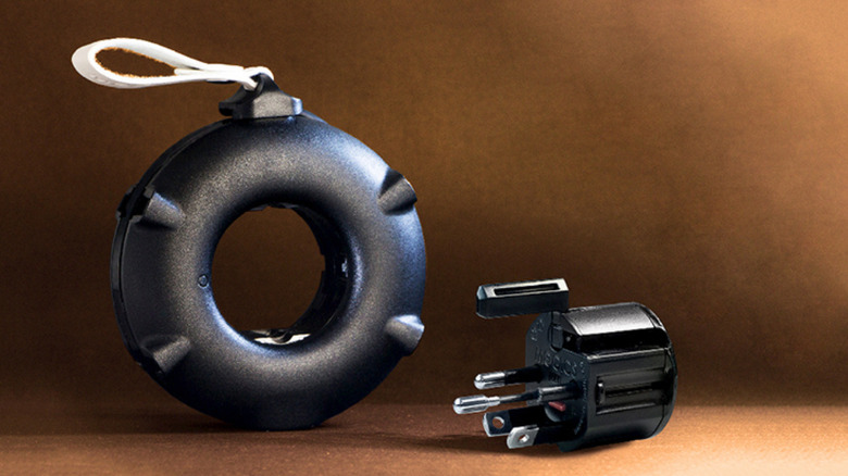 Mogics Super Bagel travel charger