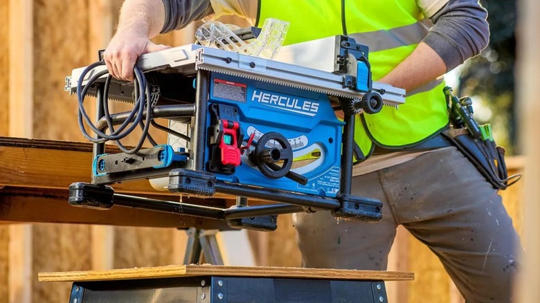 setting up Hercules table saw for a job