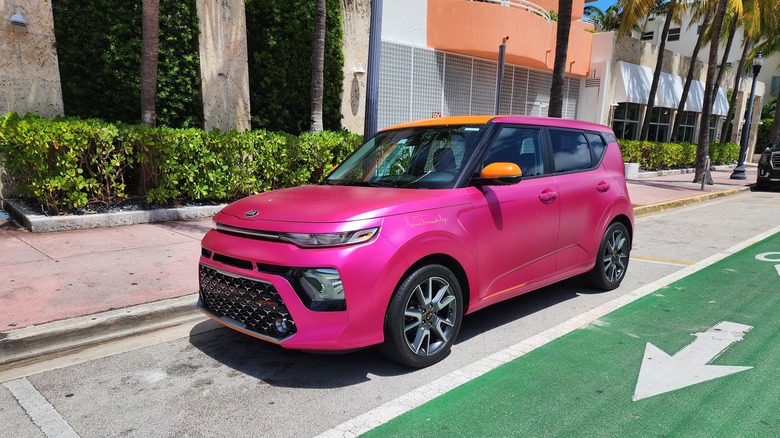 Pink Kia Soul on a Florida street
