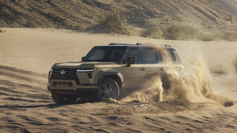 2025 Lexus GX 550 Overtrail drifting on sand