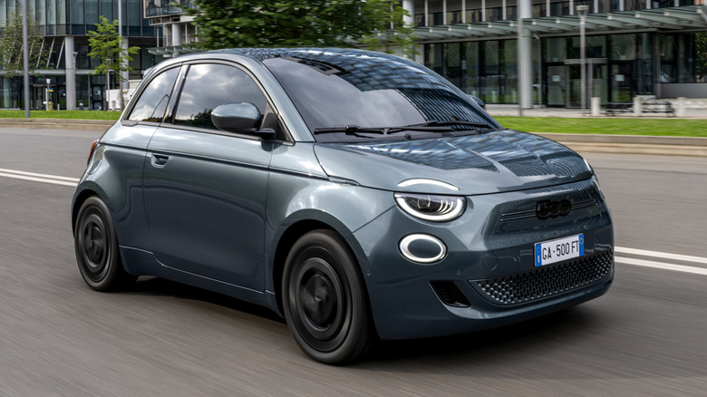 Fiat 500e Giorgio Armani Collector's Edition in Signature Green