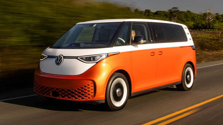 VW ID. Buzz in Energetic Orange Metallic/Candy White